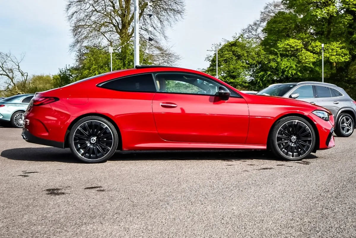 Mercedes-Benz CLE 220d AMG Premium Pan Roof Night - Image 4