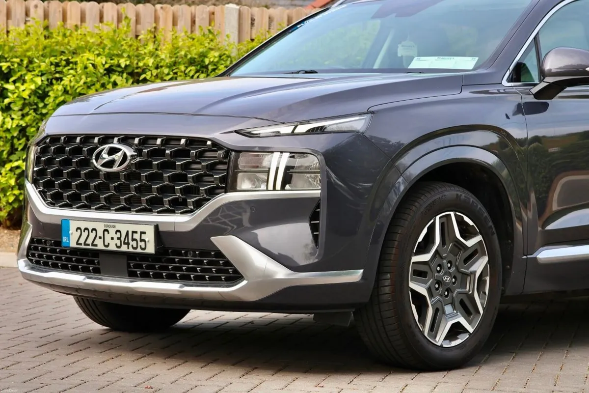 Hyundai Santa Fe 1.6 PHEV 4WD Executive Plus Auto - Image 3