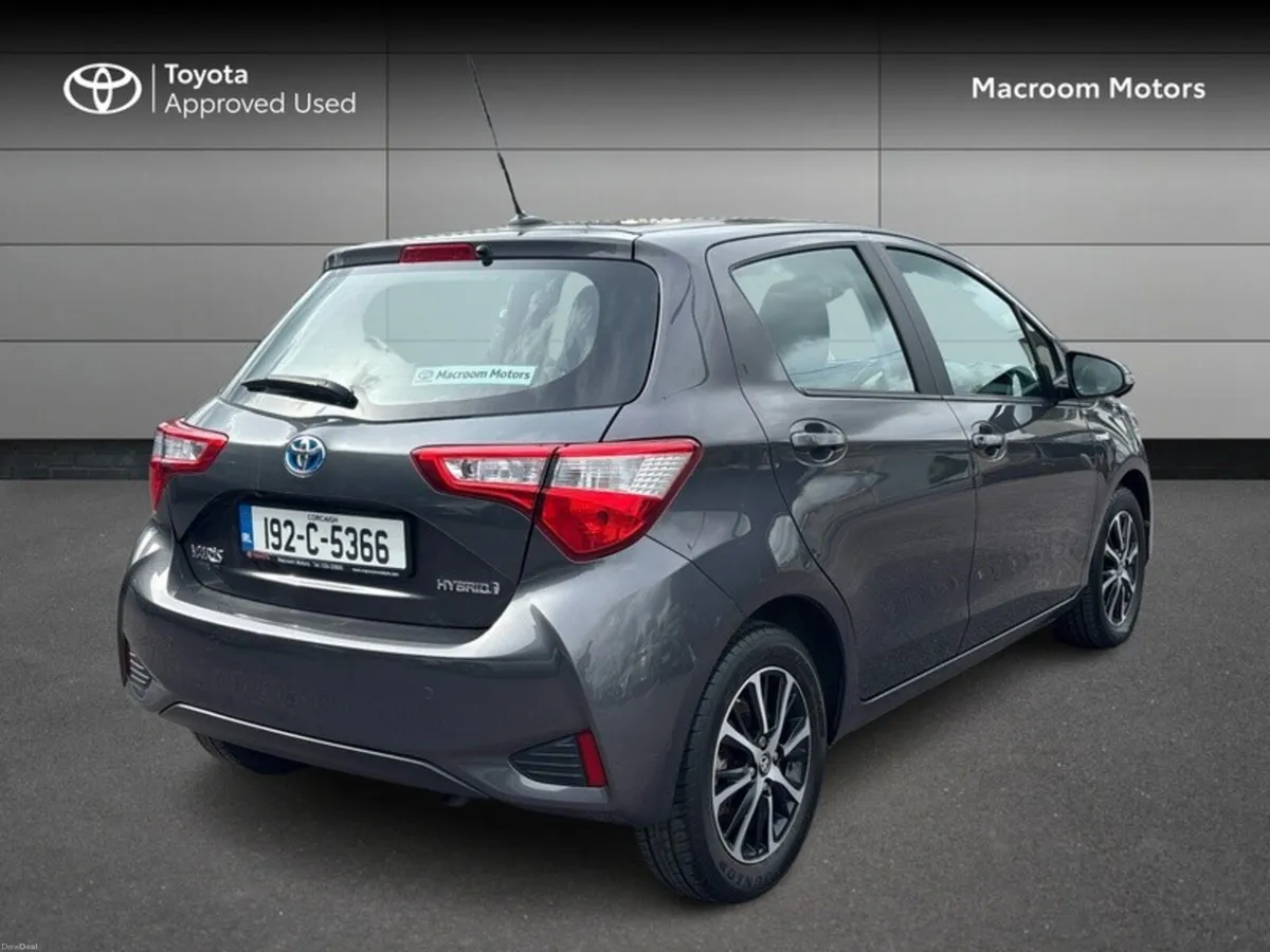 Toyota Yaris Yaris Hybrid - Image 2
