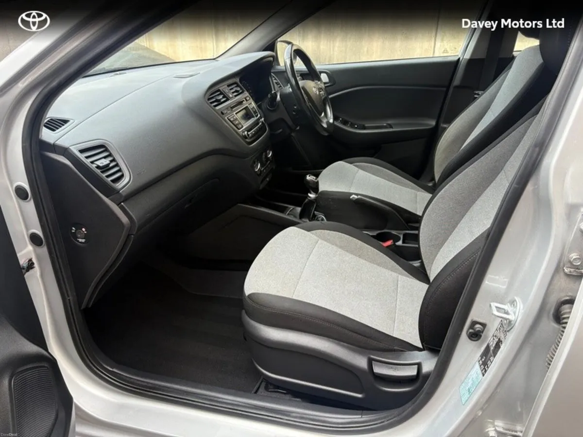 Hyundai i20 PETROL DELUXE 5DR - Image 5