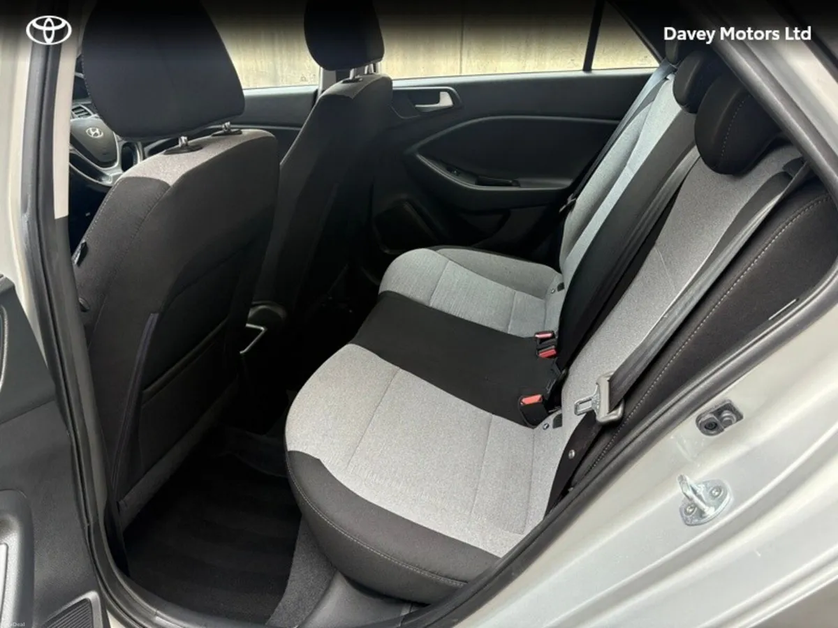 Hyundai i20 PETROL DELUXE 5DR - Image 6