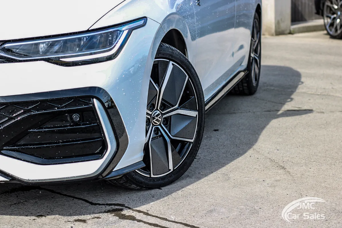 2025 VOLKSWAGEN GOLF R-LINE - Image 2