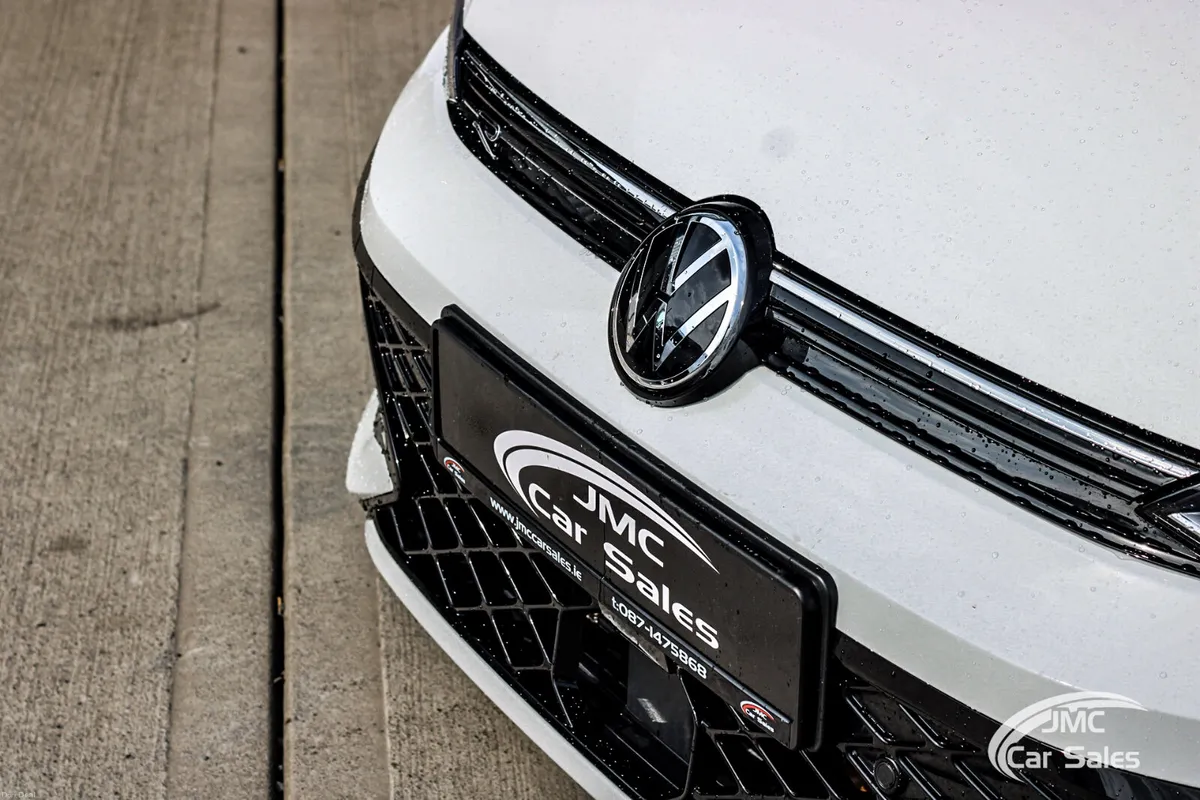 2025 VOLKSWAGEN GOLF R-LINE - Image 3