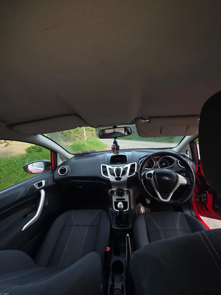 Ford Fiesta 2012 - Image 2