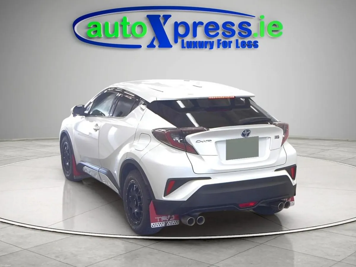 Toyota C-HR 1.8 Hybrid G-Model, Reversing camera - Image 3