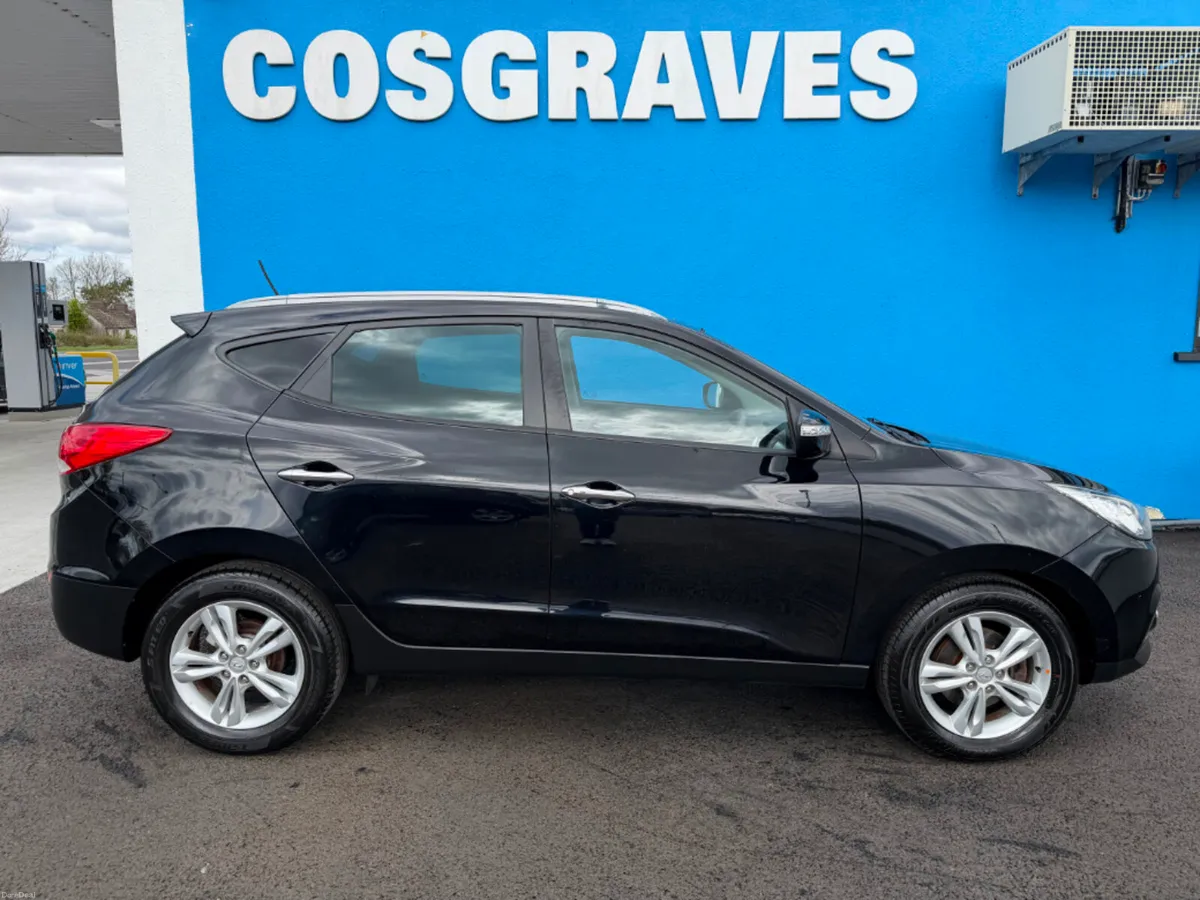Hyundai ix35 1.7 Crdi Premium 2WD * REVERSING CAME - Image 2