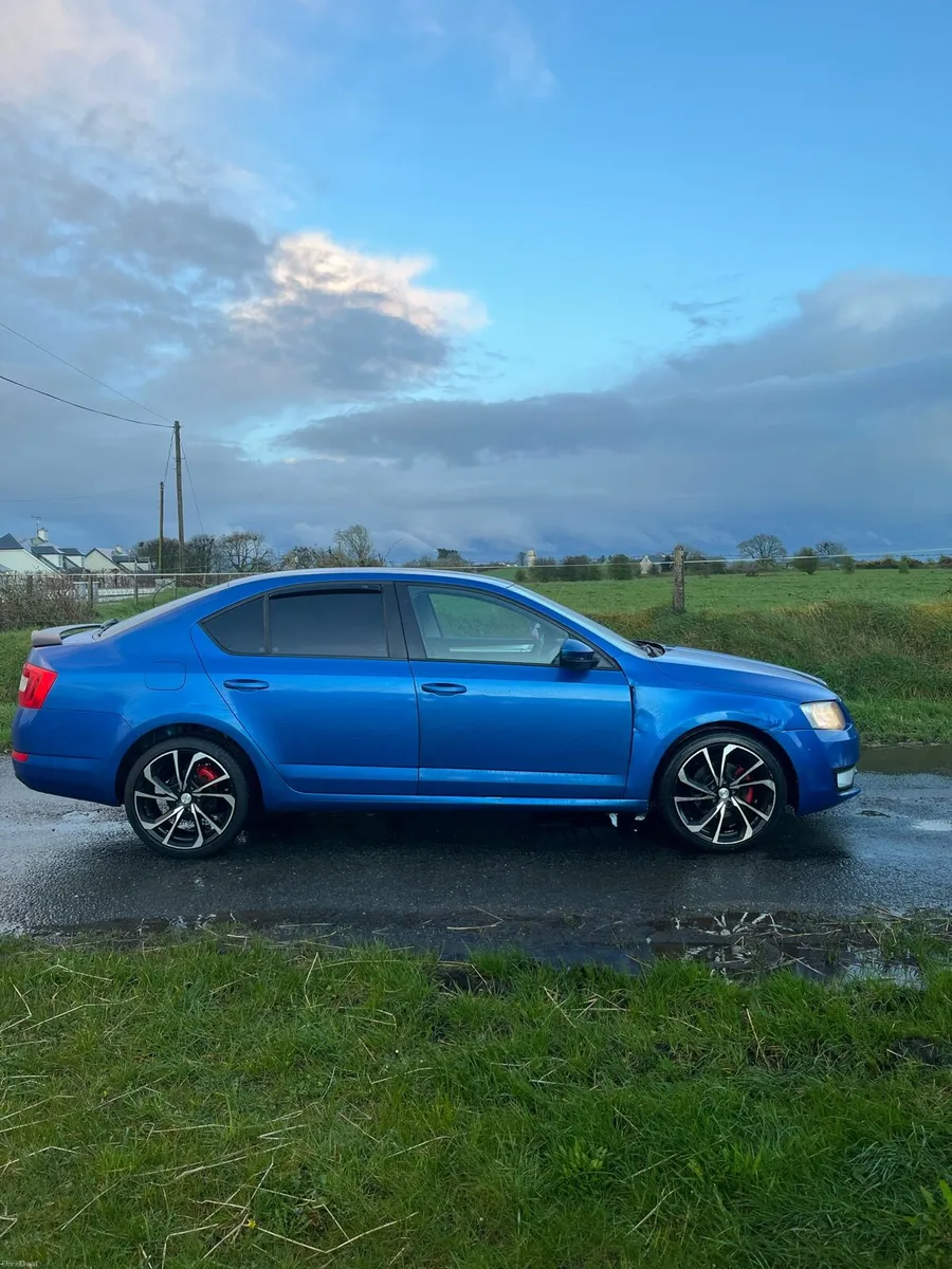 Blue Skoda Octavia - Image 3
