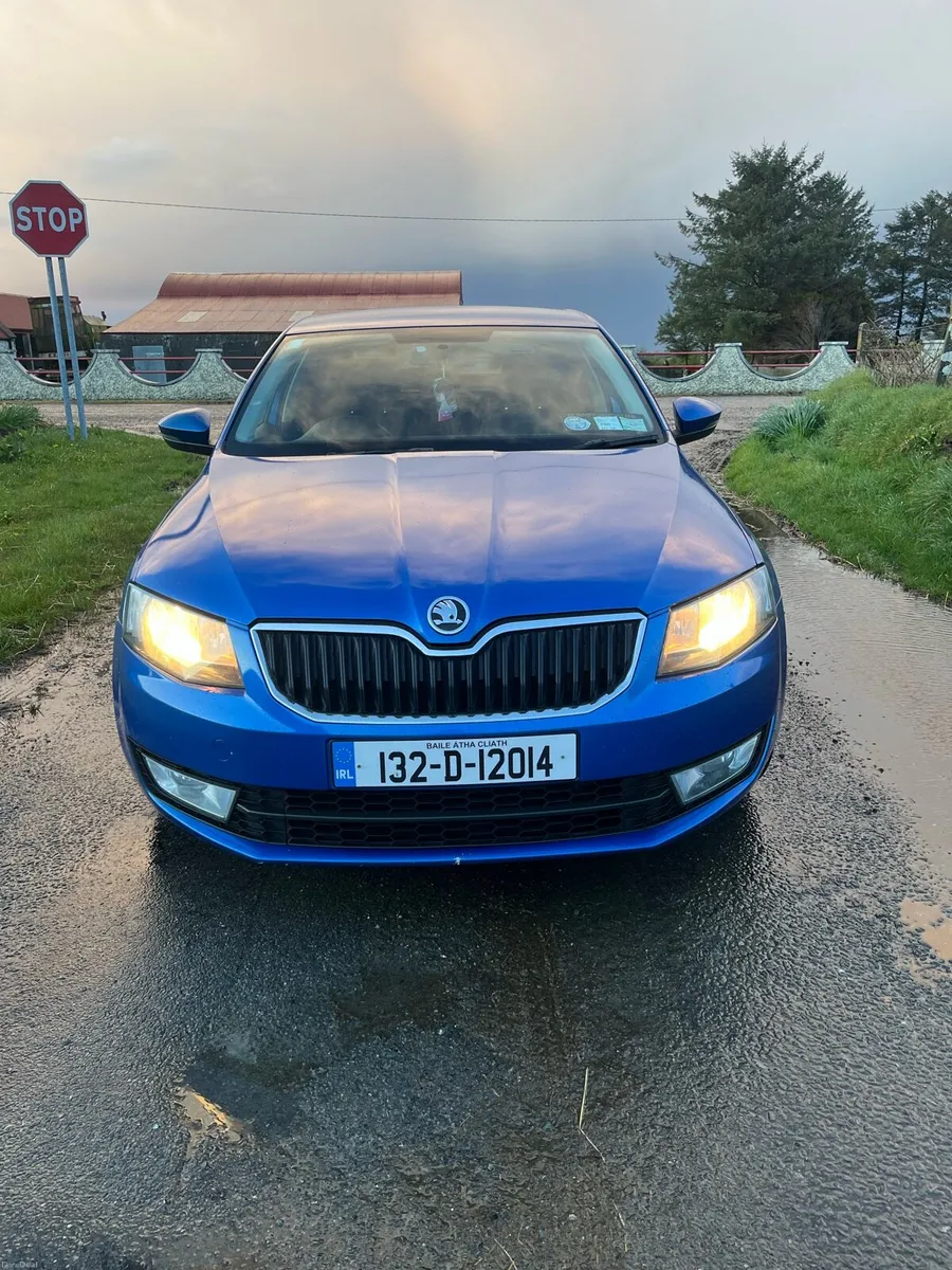 Blue Skoda Octavia - Image 4