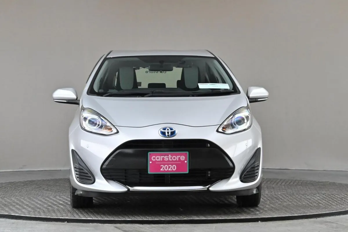 Toyota Aqua 1.5 VVT-i HYBRID **BI-TONE INT**REVERS - Image 2