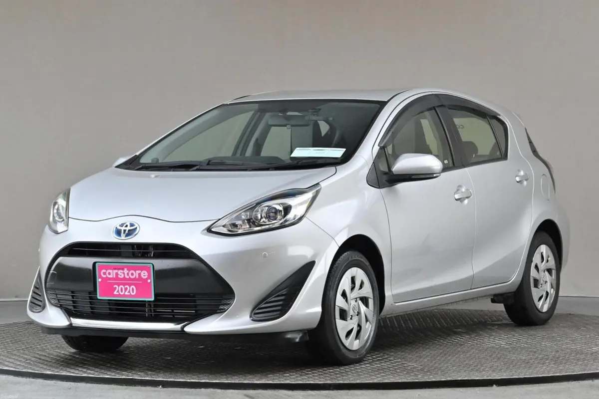 Toyota Aqua 1.5 VVT-i HYBRID **BI-TONE INT**REVERS - Image 3