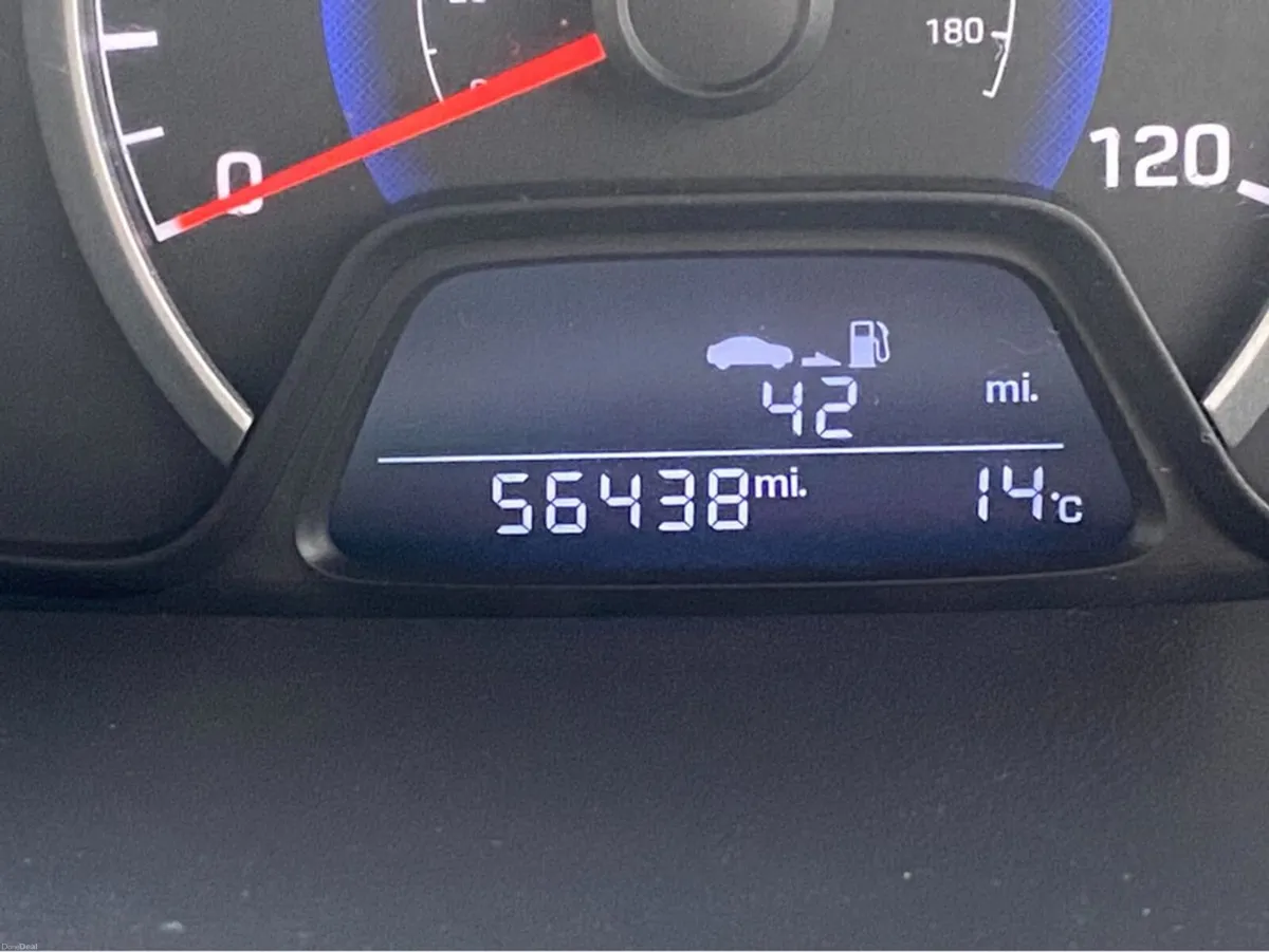 Hyundai i10 1.0 PREMIUM @ WALTONS GARAGE RANELAGH - Image 4