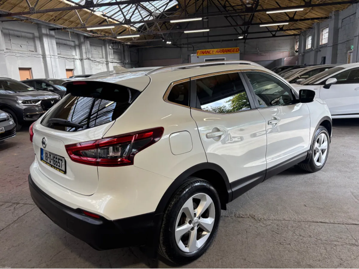 Nissan Qashqai 1.5 SV 18 4DR - Image 3