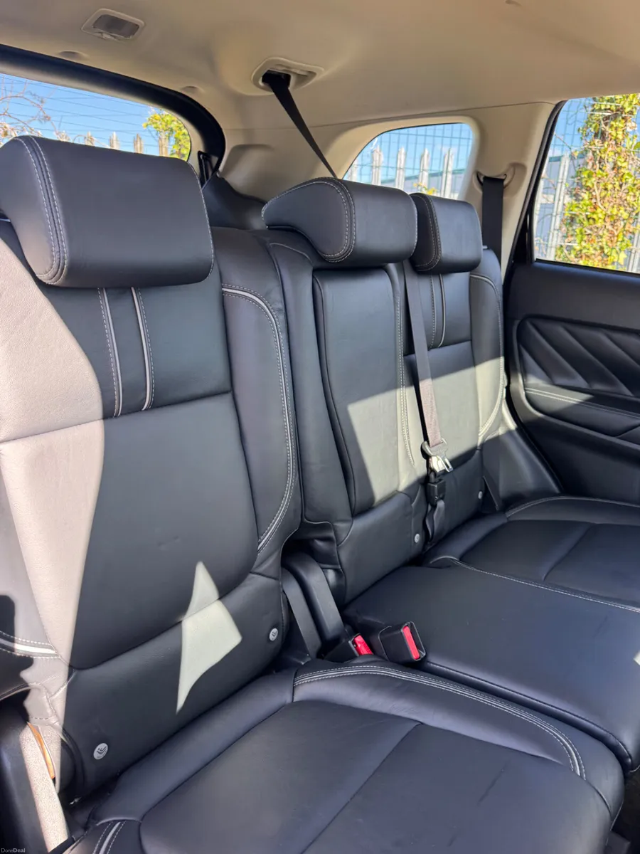 Mitsubishi Outlander 2017 hybrid - Image 4