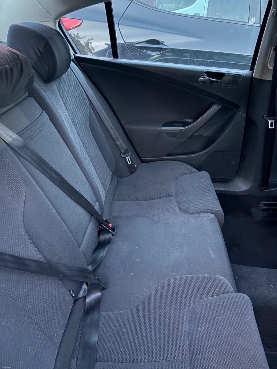 Volkswagen Passat 2008 - Image 2