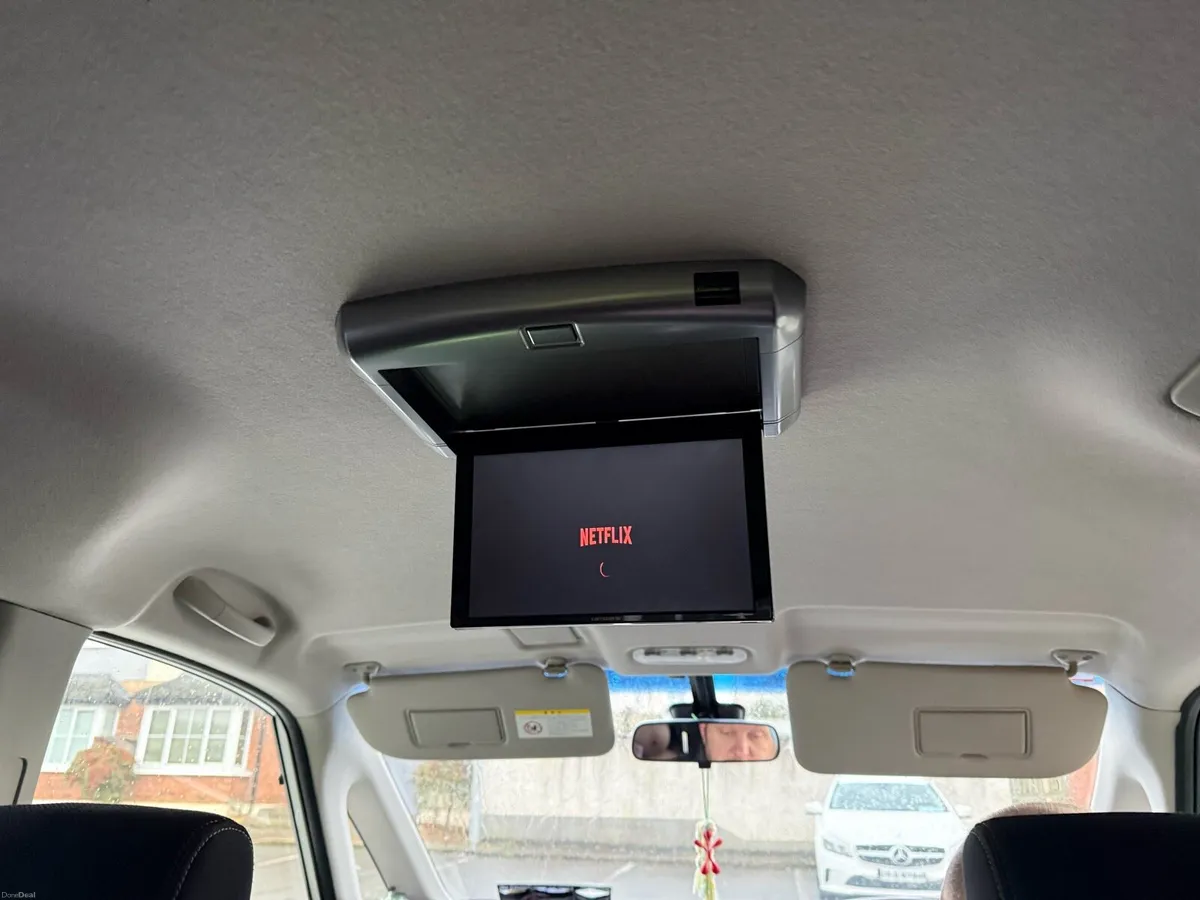 Nissan Serena - Image 2