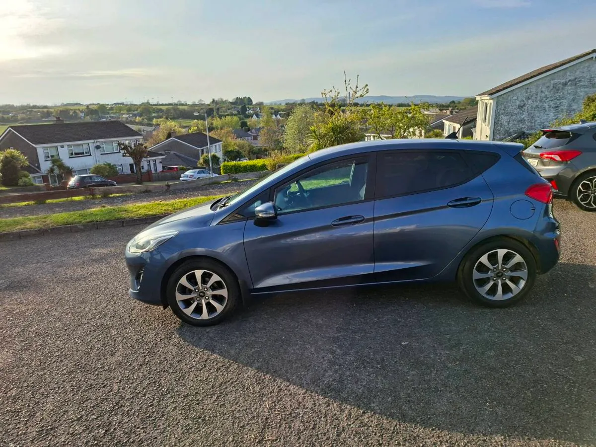 FORD FIESTA 1.1 ZETEC 201 - ONE OWNER FROM NEW - Image 4