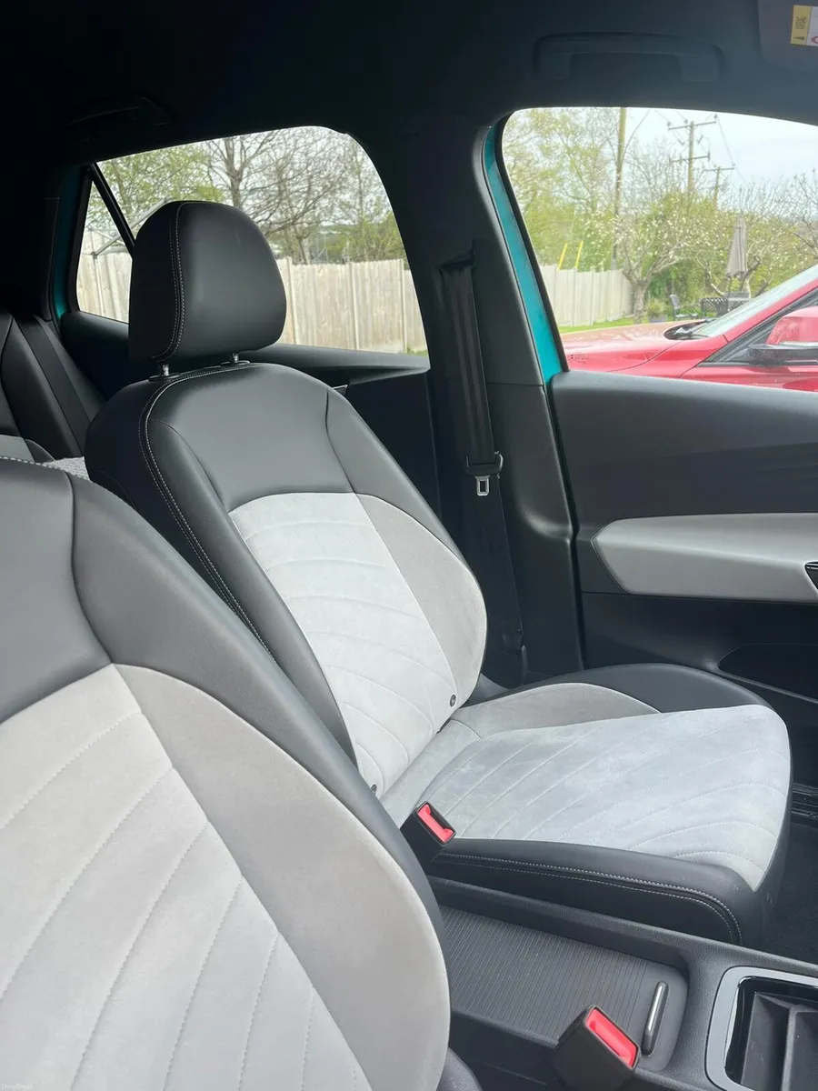 VOLKSWAGEN ID.3 HAT LIFE DX PRO 204BHP 58KWH - Image 3