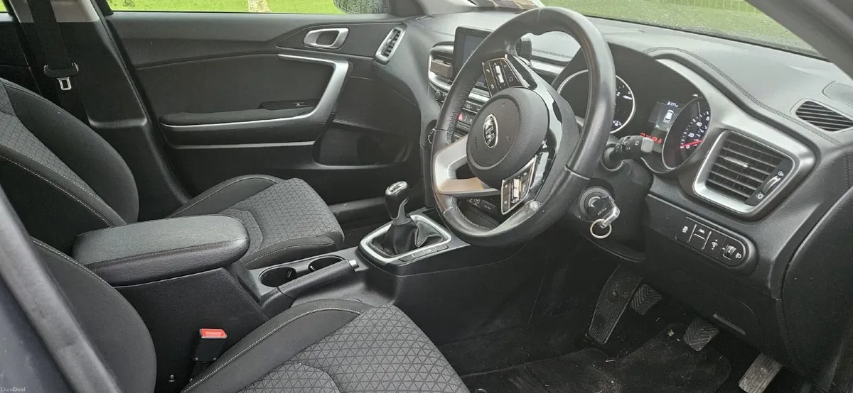 Kia Ceed 2019 - Image 2