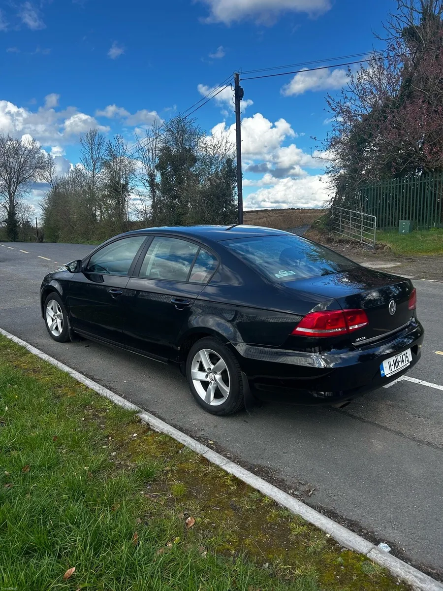 Volkswagen Passat - Image 2