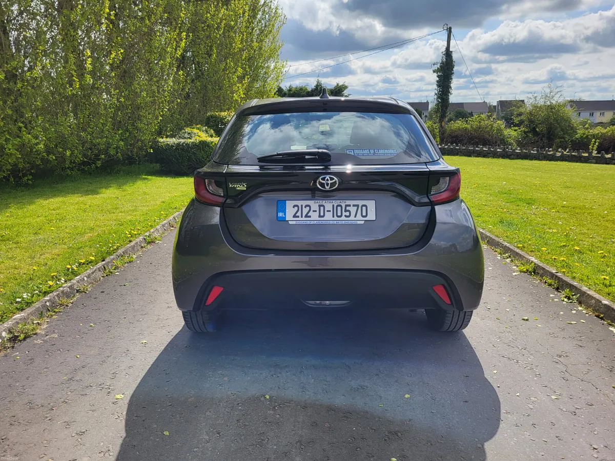 Toyota Yaris 2021  1.L petrol - Image 3