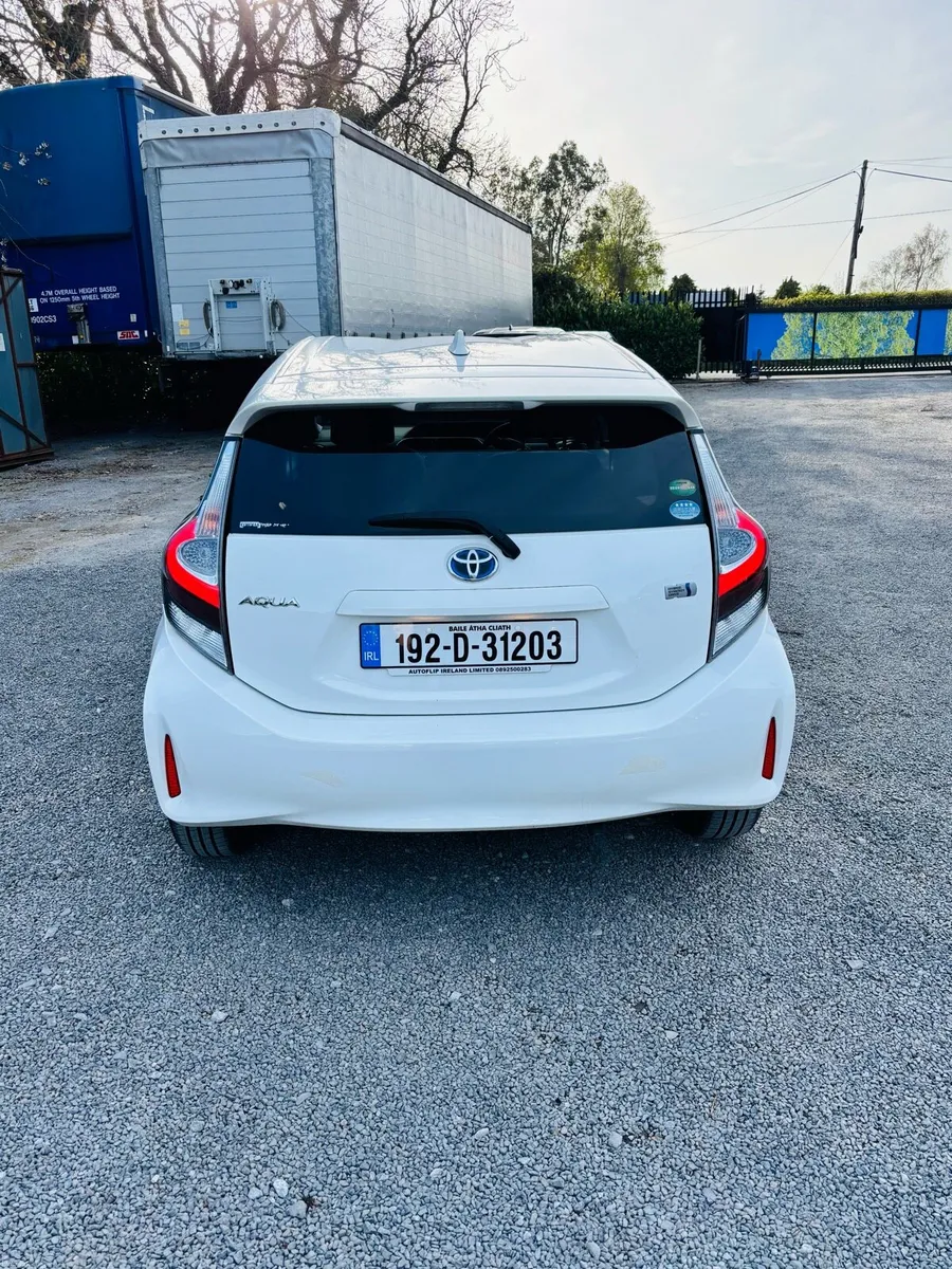Toyota Aqua 2019 Hybrid please read description - Image 3
