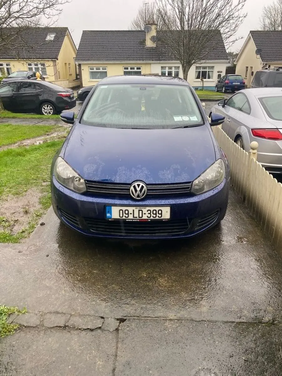 2009 Volkswagen Golf - Image 2