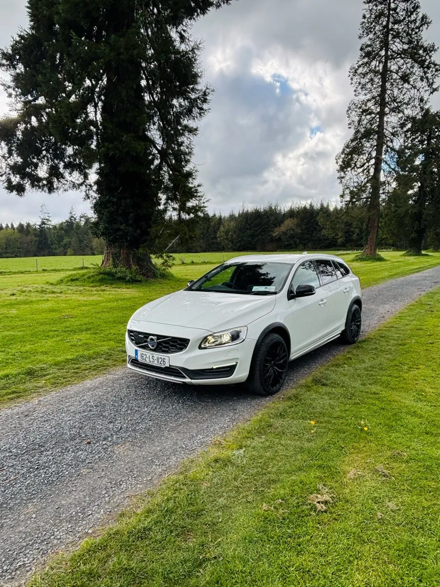 Volvo V60 Cross Country - Image 2