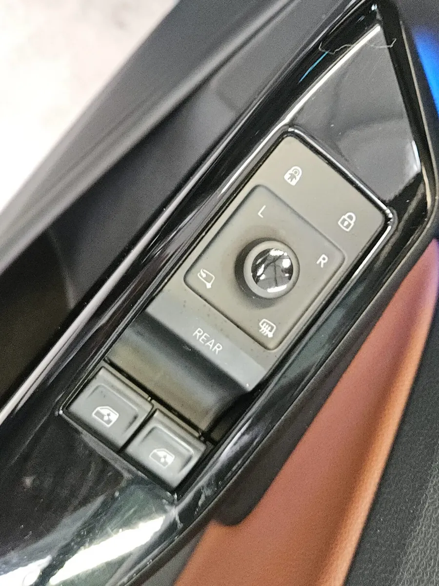 222 VOLKSWAGEN I.D 4 LIFE PRO EDITON - Image 4