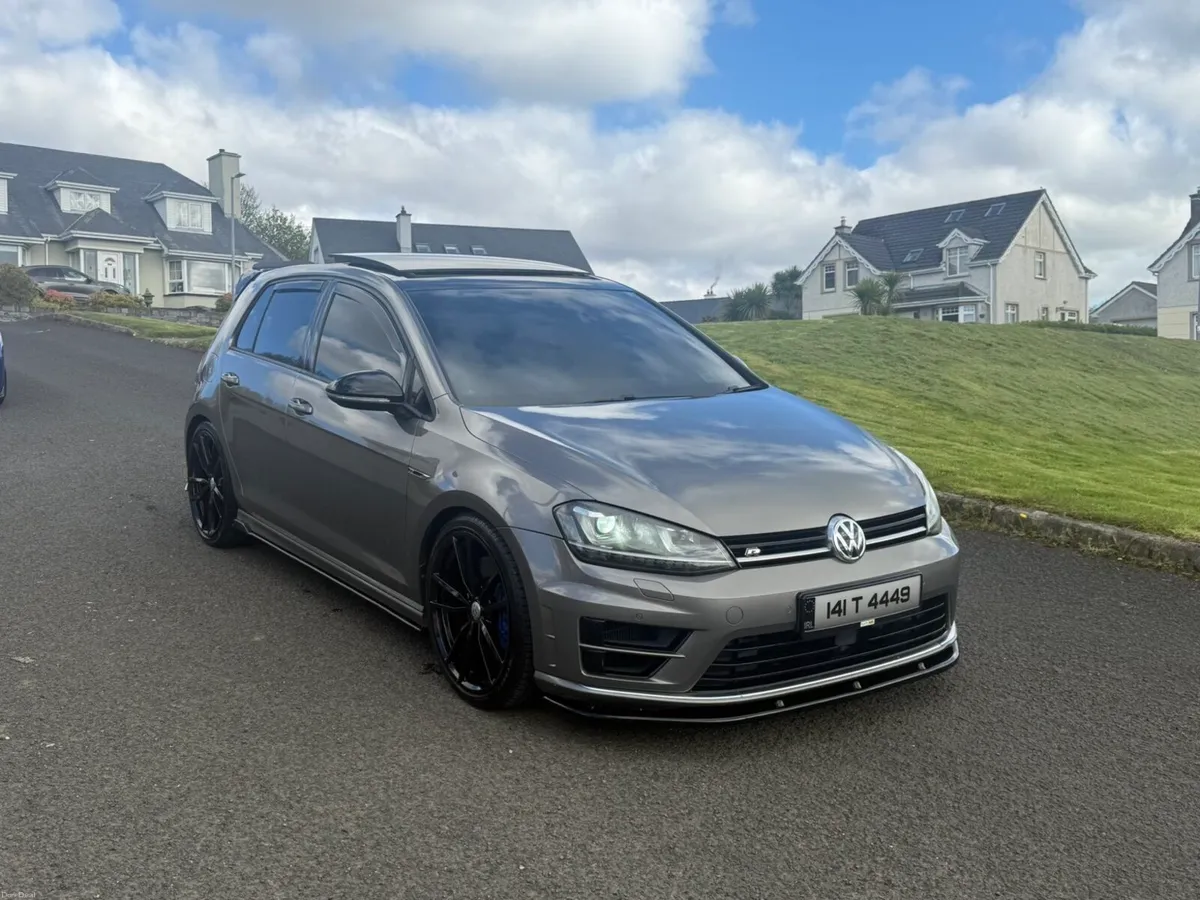 DSG Volkswagen Golf R panoramic roof - Image 3