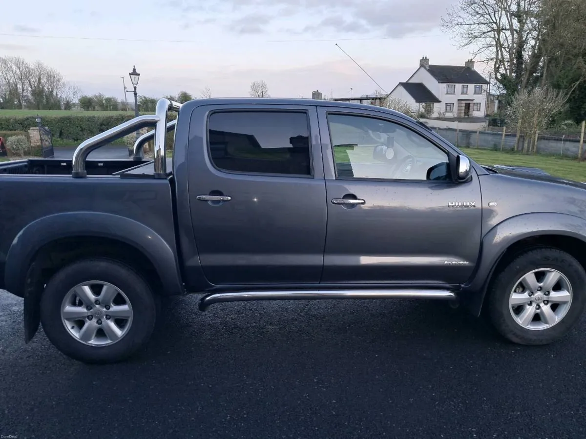 Toyota Hilux Pickup 2011 - Image 3