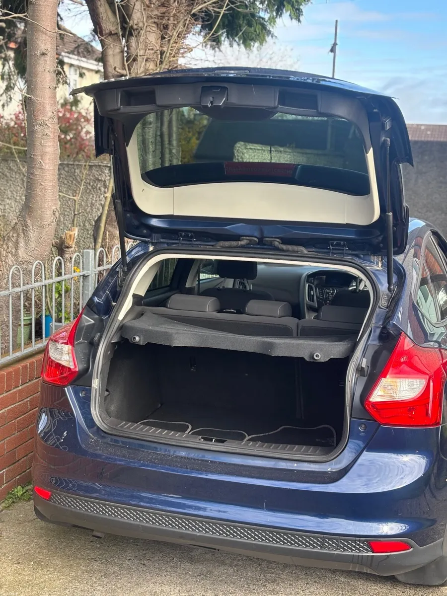 Ford Focus 2011 - Image 2