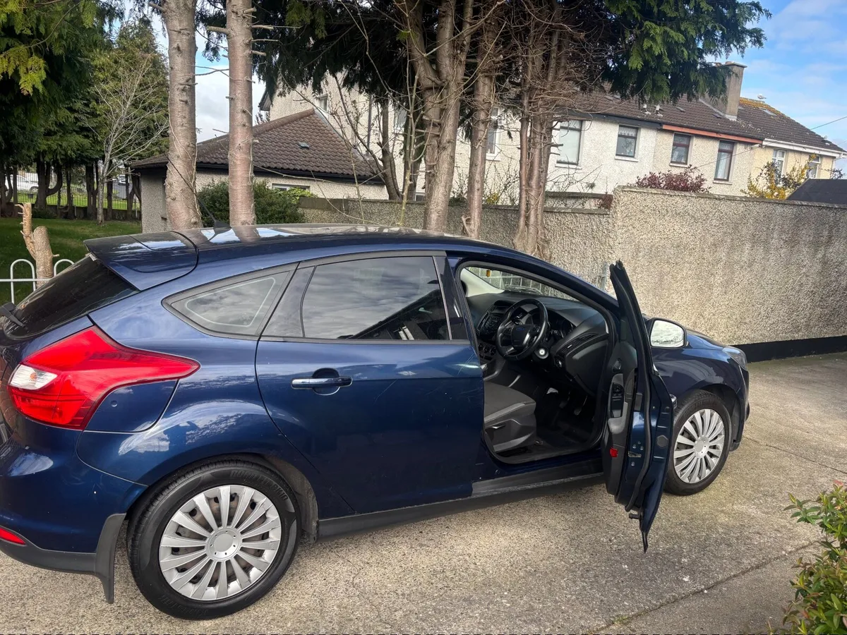Ford Focus 2011 - Image 1