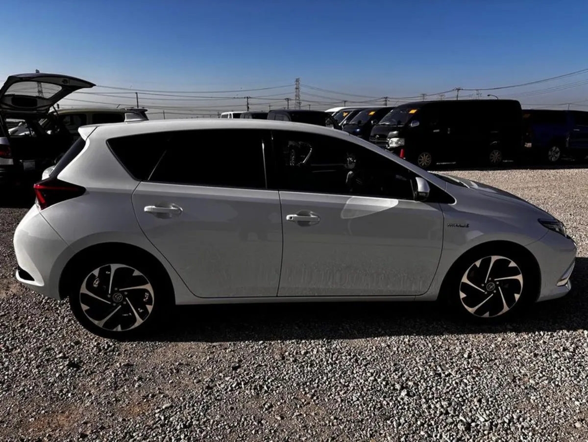 Toyota Auris G Package Leather seats - Image 3