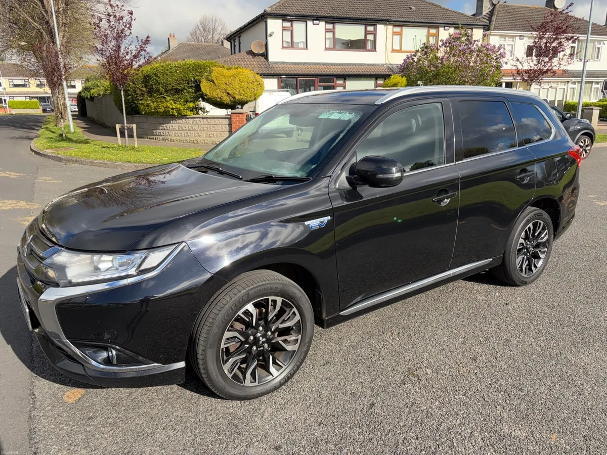 Mitsubishi Outlander 2018 NCT 12/26 - Image 3