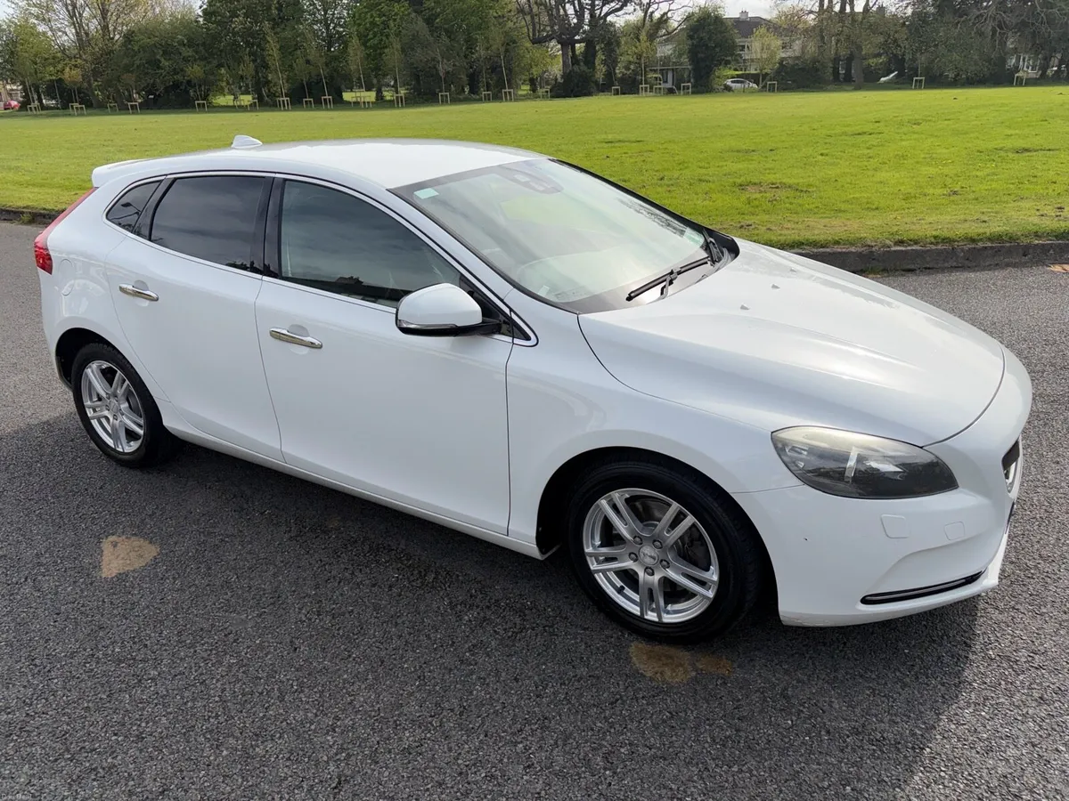 Volvo v40 T4 Auto Nct 02/27 - Image 3
