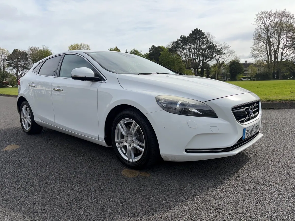 Volvo v40 T4 Auto Nct 02/27 - Image 4