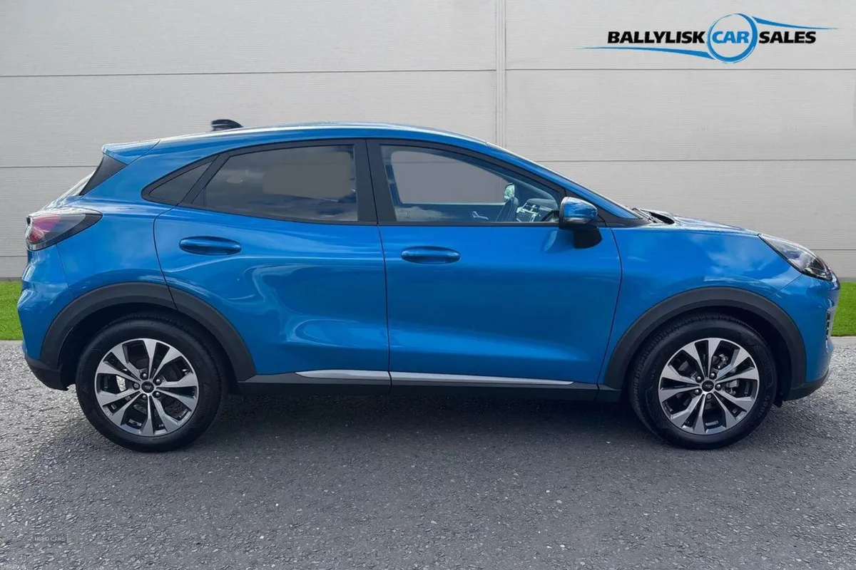 Ford Puma 1.0T 125PS Titanium in Digital Aqua Blue - Image 3