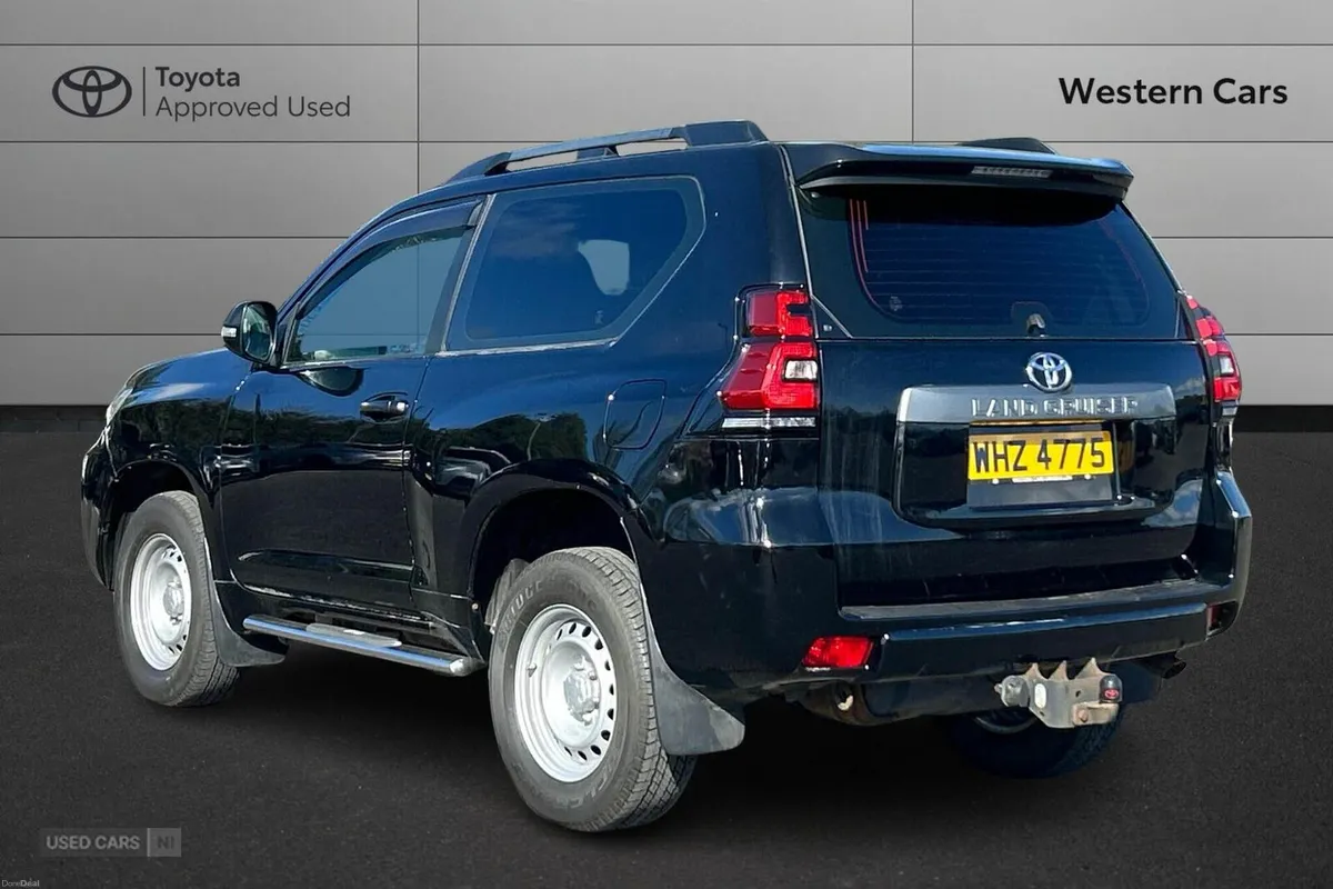 Toyota Land Cruiser 2.8D Utility 4WD SWB Euro 6 3d - Image 4