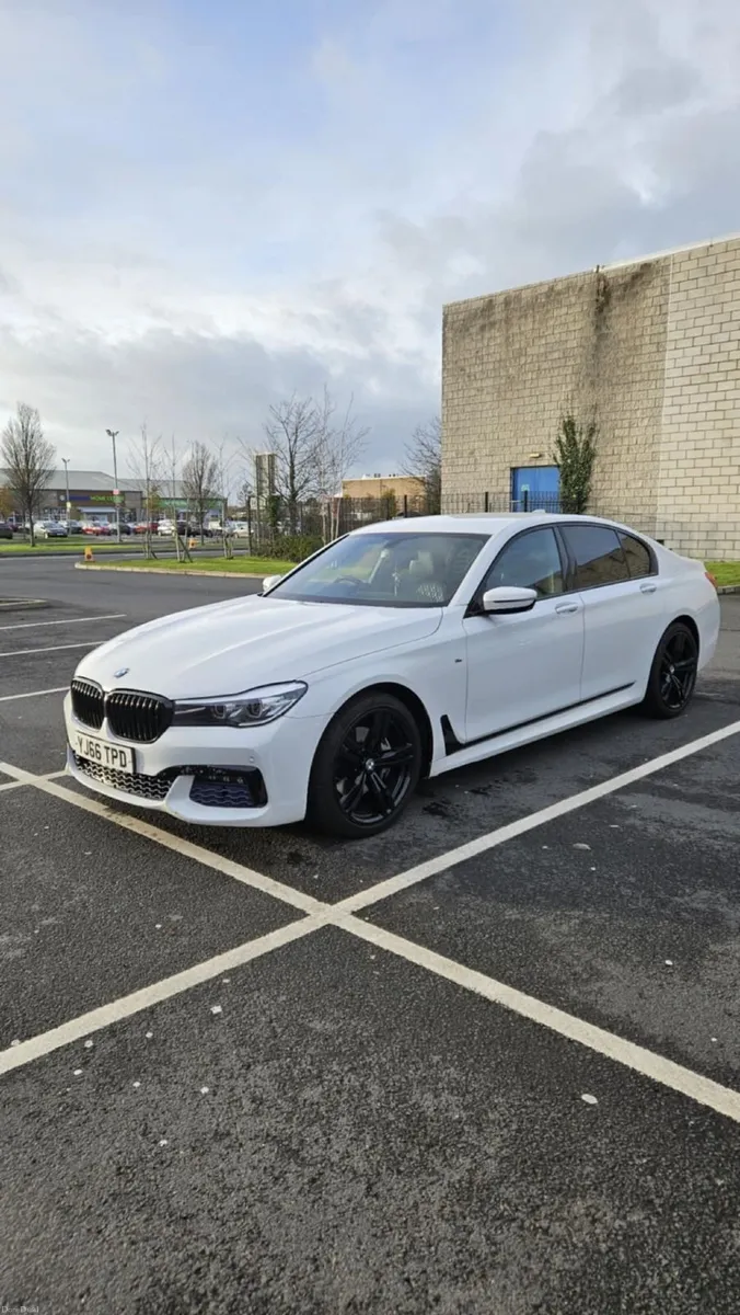 BMW 7-Series 2017 - Image 2