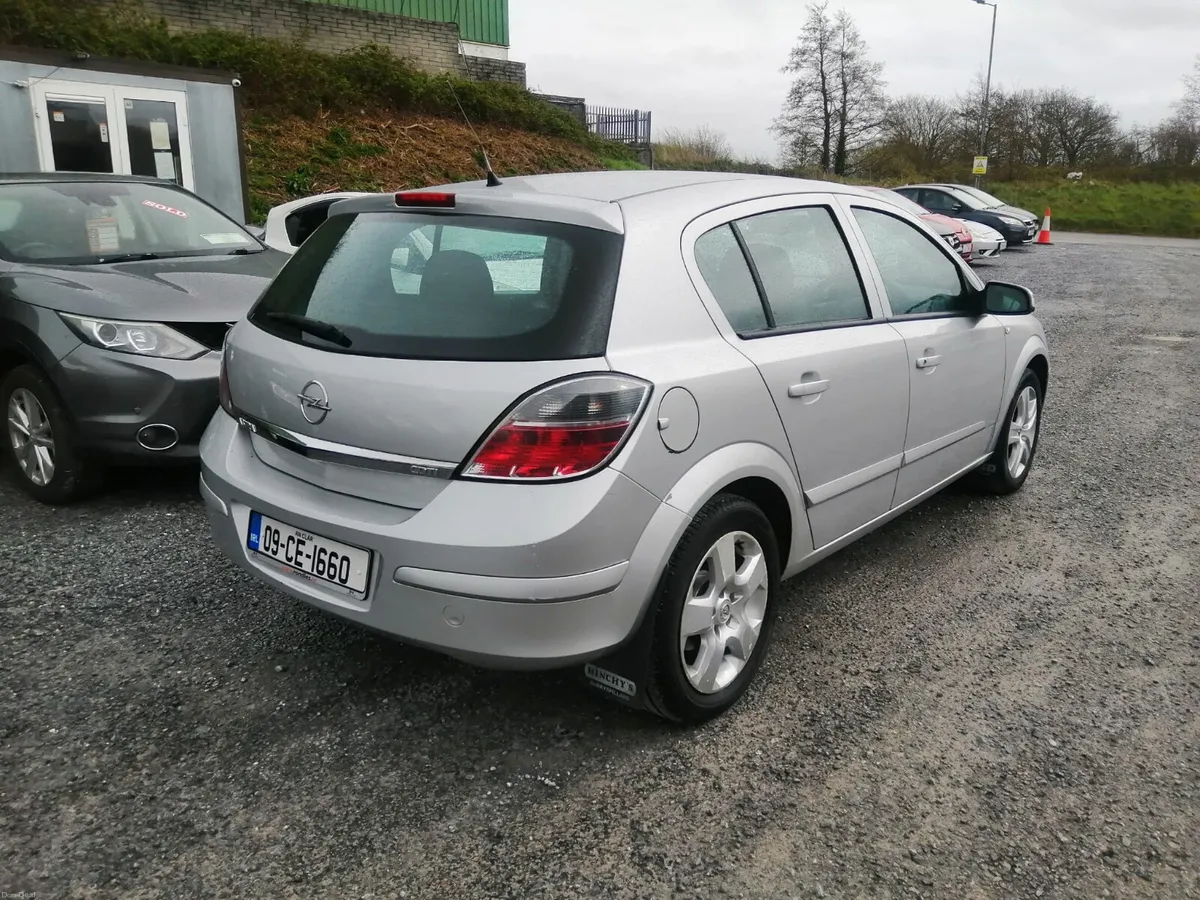 Opel Astra 2009 - Image 1