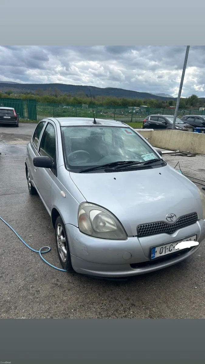 01 Toyota Yaris - Image 1