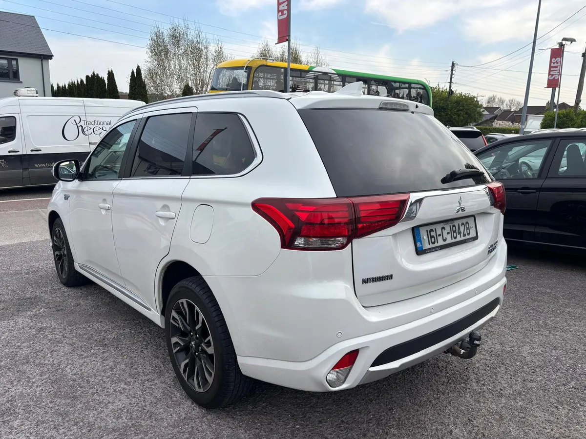 Mitsubishi Outlander 2016  PLUG IN HYBRID  AUTO - Image 2