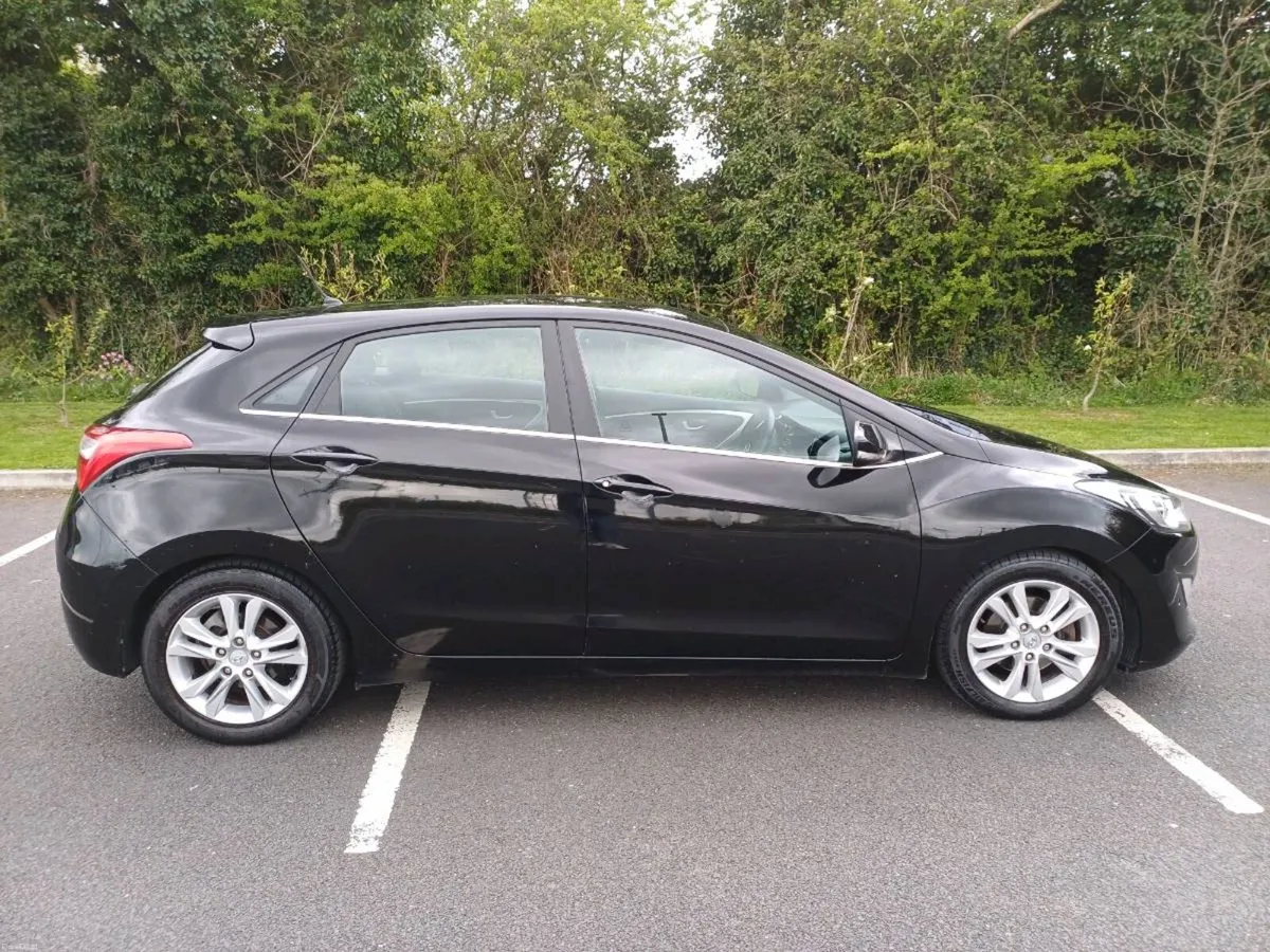 Hyundai i30 1.6 CRDI STYLE BLUE DRIVE 5D HATCHBACK - Image 4