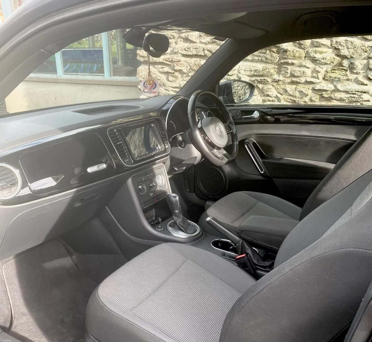 Volkswagen Beetle 2016 - Image 2