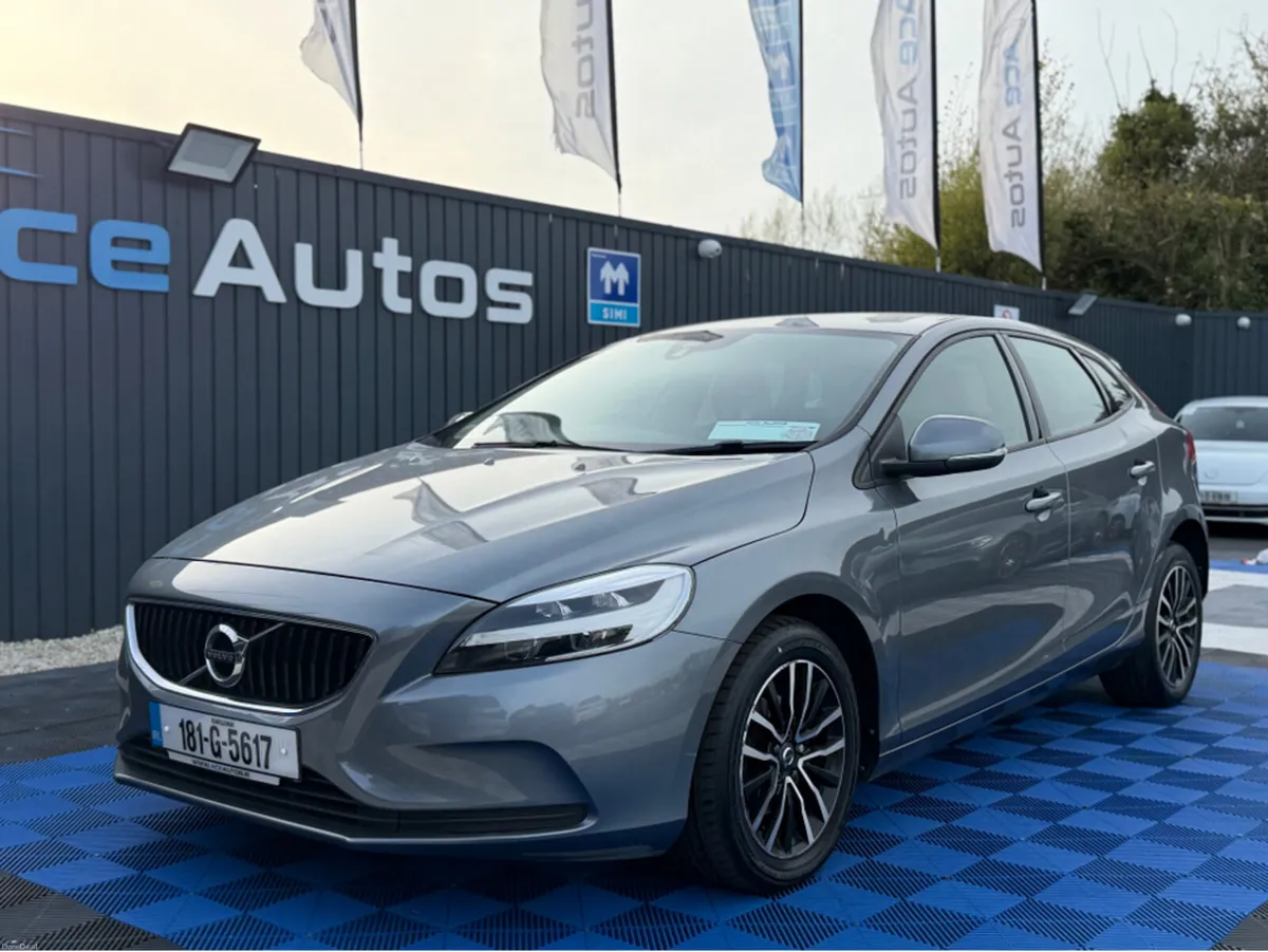 Volvo V40 D2 MOMENTUM NAV - 2.0L DIESEL - MANUAL - - Image 3