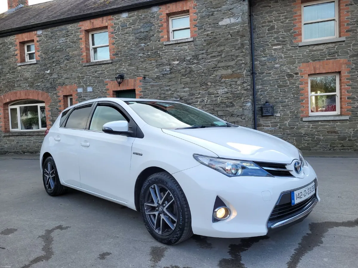 142 Toyota Auris Hybrid *New Nct 3-27 Tax 11-26 - Image 4