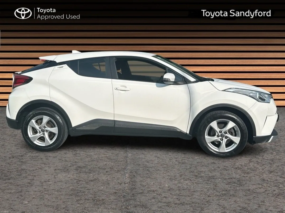 Toyota C-HR 1.2T LUNA MANUAL // REAR CAMERA // SAF - Image 3