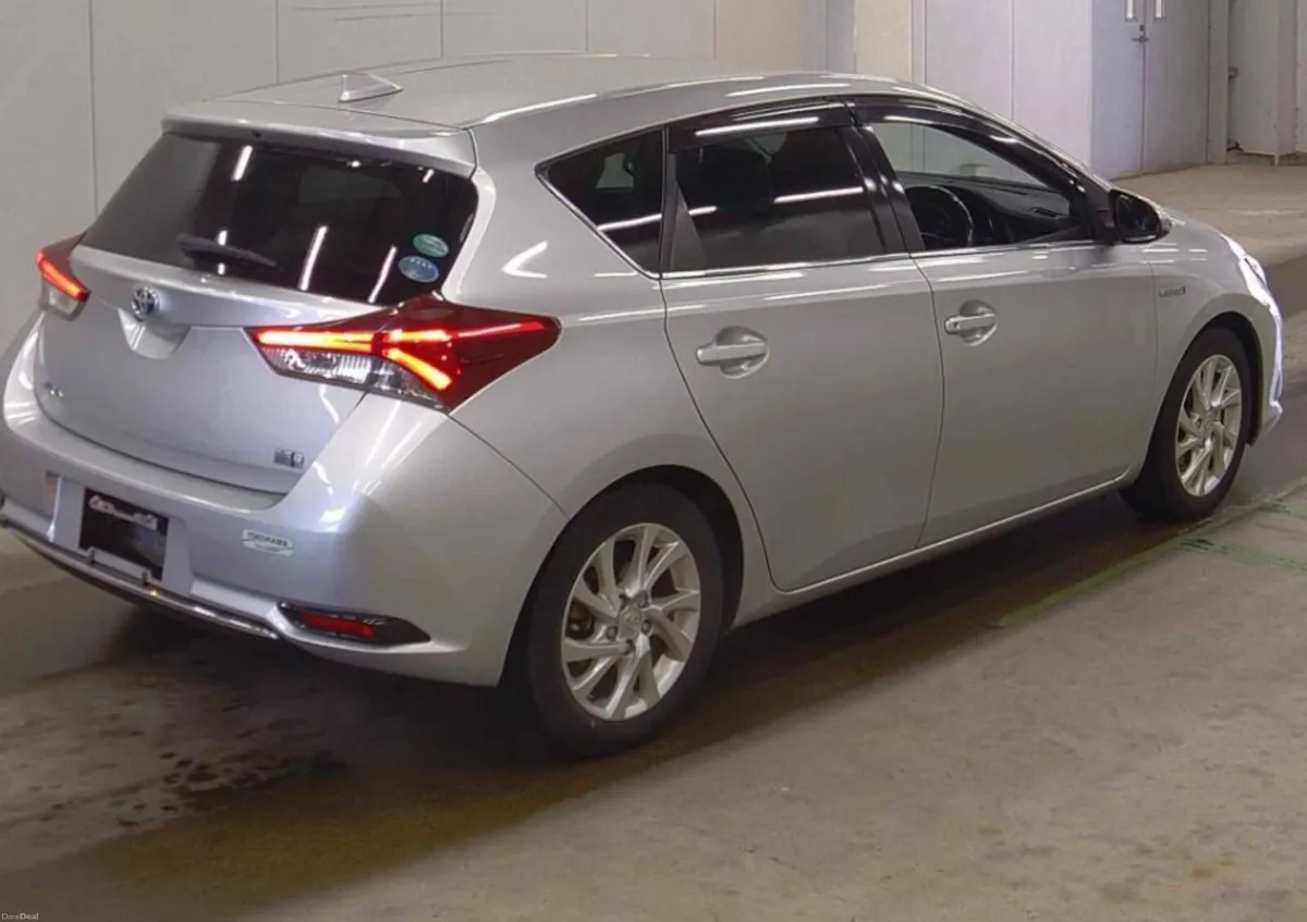 2016 Toyota Auris Hybrid - Image 3