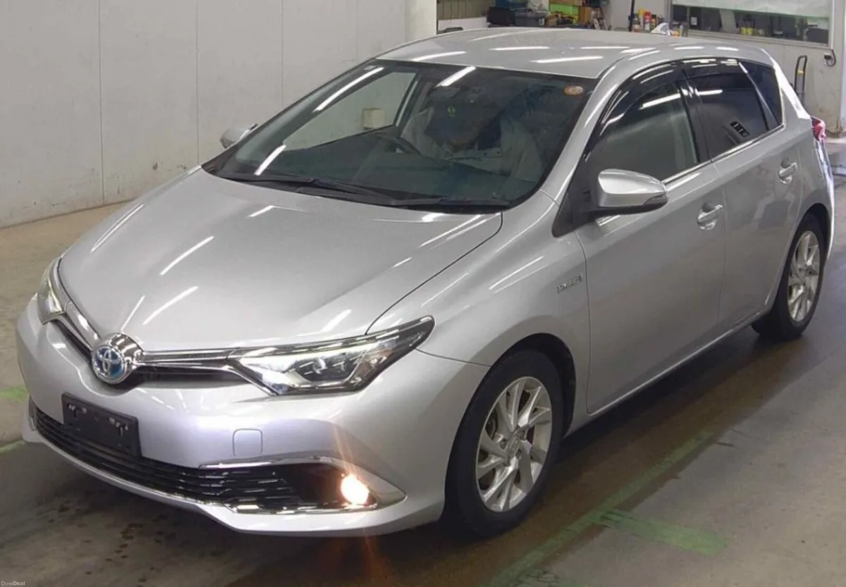 2016 Toyota Auris Hybrid - Image 2