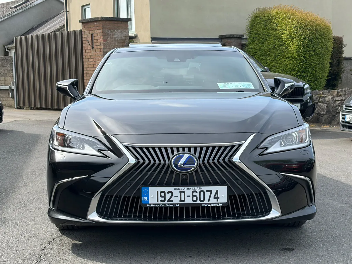 192 LEXUS ES300H Premium *Low Kils & Huge Spec* - Image 2